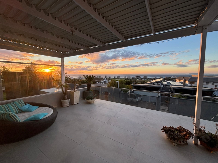 To Let 2 Bedroom Property for Rent in Green Point Western Cape